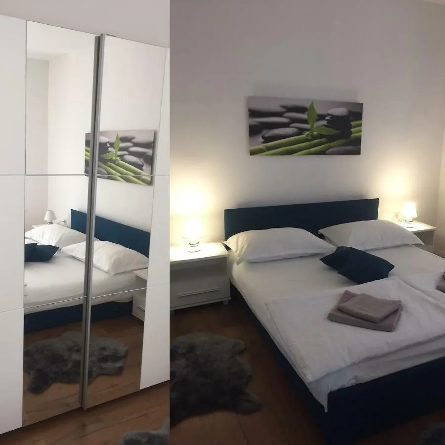 Bond With Private Parking Apartment Zadar