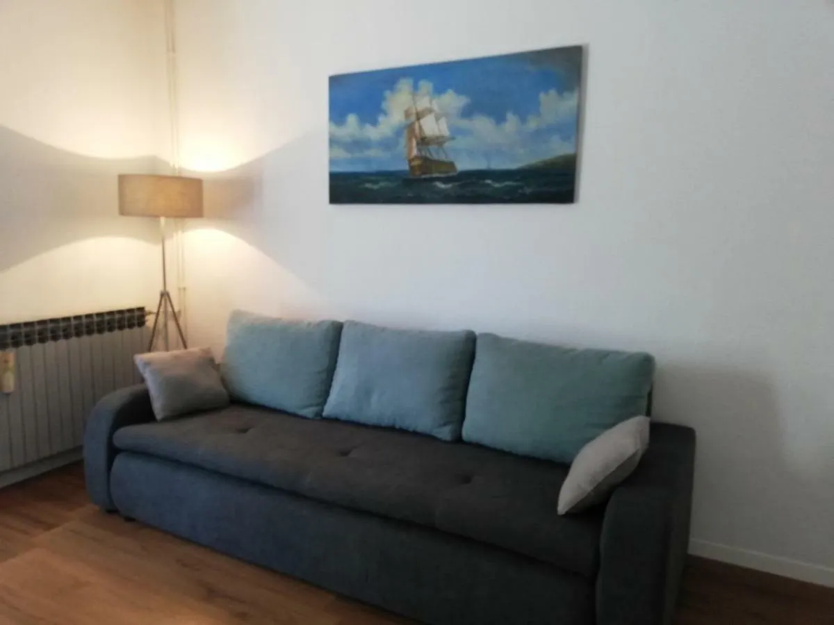Bond With Private Parking Apartment Zadar