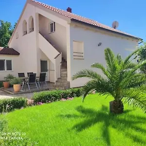 Apartman Zelic, Zára